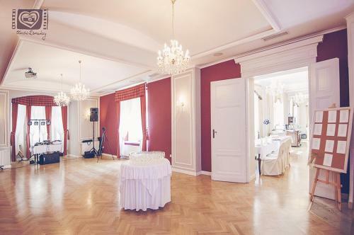 Hotel Pa?ac Paw?owice