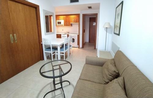 Apartamento Dos Dormitorios Vistas Jard�n