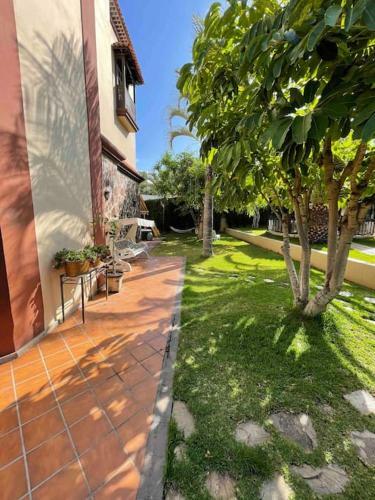 Preciosa Casa Con Jard�n Privado