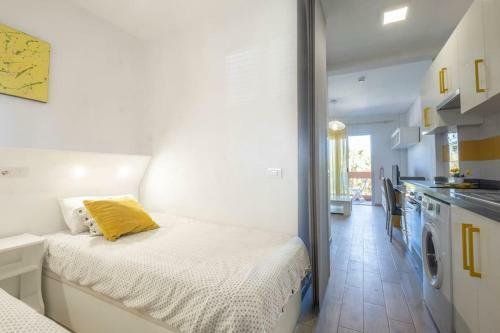 Apartment With Balcony And Swimming Pool