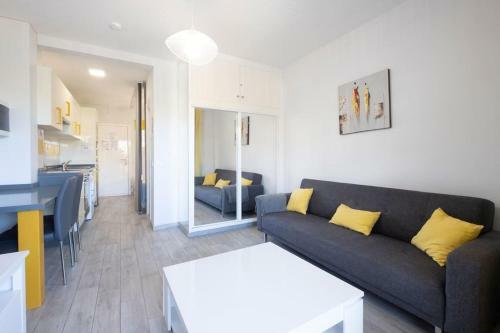 Apartment With Balcony And Swimming Pool