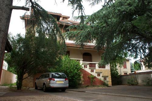 Hotel H�tel Le Lyon Bron