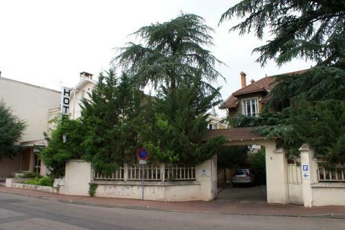 Hotel H�tel Le Lyon Bron