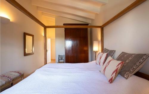 Lovely Home In Porto Cristo With Kitchen