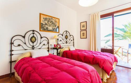 Nice Home In Portocolom With Outdoor Swimming Pool
