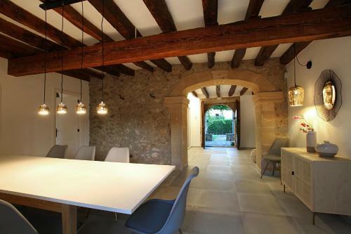 Superb Pollensa Villa - 5 Bedrooms - Villa Fiorever - Mountainside Views - Pool Table