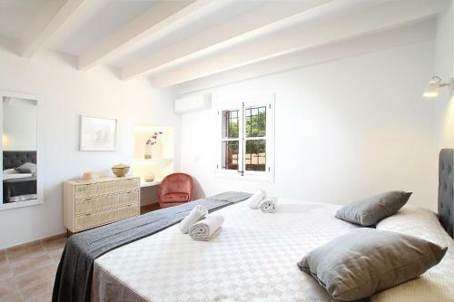 Superb Pollensa Villa - 5 Bedrooms - Villa Fiorever - Mountainside Views - Pool Table