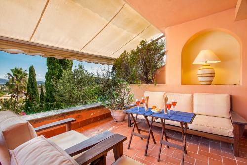 Townhouse With Pool And Mountain Views, Just 5 Min