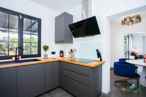 Gorgeous Newly Renovated 4-bedroom Villa!