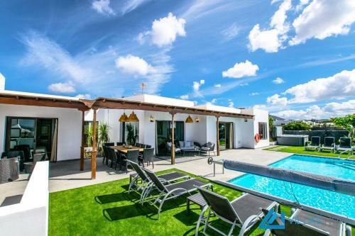 222 - Villa Noches De Luna By Villas Now Ltd