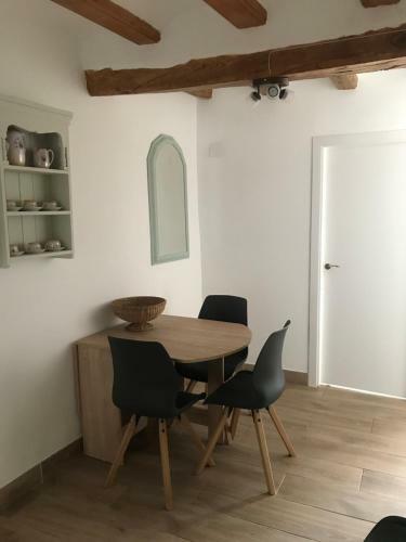 Centrally Located Two Bed Apartment In El Perell�