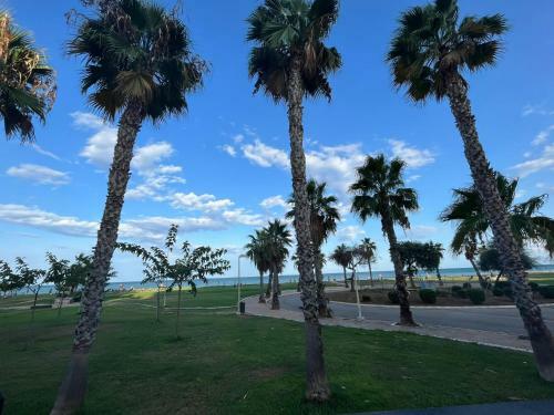 Apartamento Beachfront Family Retreat, Marina D'or