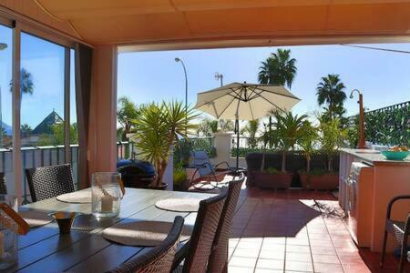 Apartamento En Primera Linea De Playa Con Parking