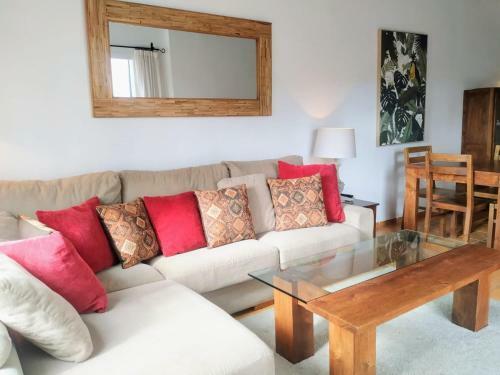 Apartamento Lovely 2 Bedroom In Oasis De Capistrano, Nerja