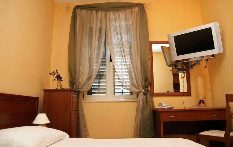 Hotel Peristil