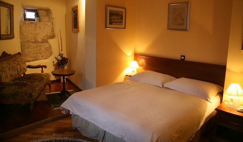 Hotel Peristil