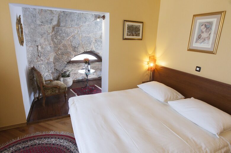 Hotel Peristil