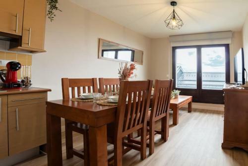 Cozy Apartment, Free Parking, Terrace & Views