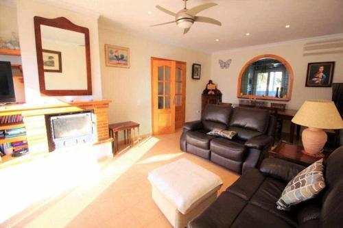 Preciosa Casa Adosada Con Piscina Privada