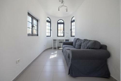 3br House - Parking - Pool - 15 Min Walk To Beach