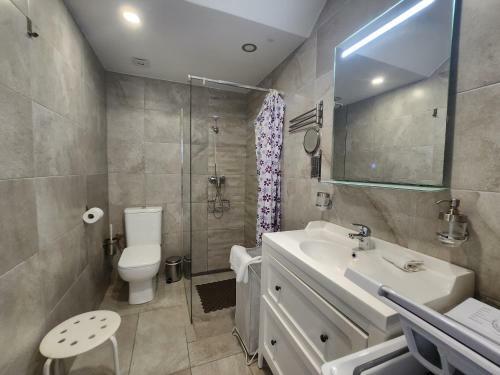 Modern Ground Floor Apartment , A Few Steps From The Beach