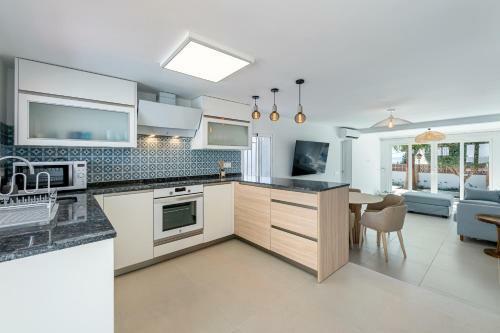 Villa New Charming House 150 Meters From The Beach