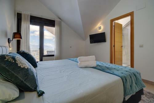 Apartamento 103 - Luxurious 3 Bed Duplex Penthouse With Stunning Mountain Views