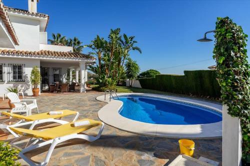 Stunning Urb Do�a Pilar Villa With Private Pool Ref 139