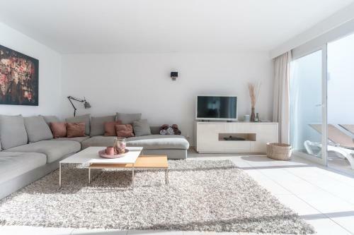 Front Line Beach 2bed Apartment