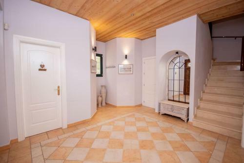 Impressive Villa Dazura In Valtocado, Mijas