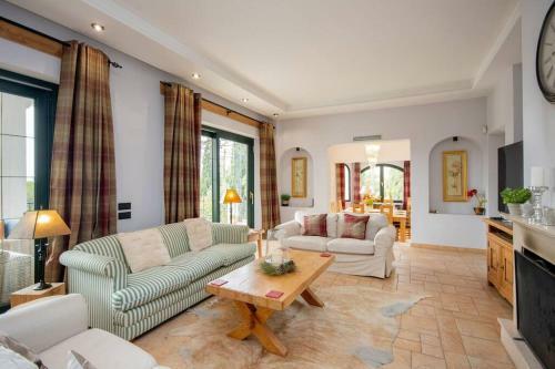 Impressive Villa Dazura In Valtocado, Mijas