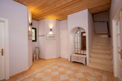 Impressive Villa Dazura In Valtocado, Mijas