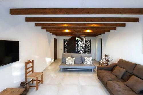 La Escala - 6 Bedroom Villa With Pool