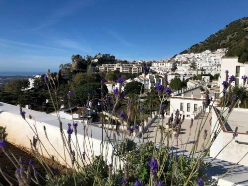 Mediterranean Apartment With Sea Views In Mijas