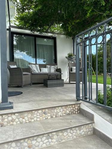 Villa Modern Retreat In Beautiful Countryside.