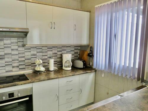 Bright And Airy 2 Bed 2 Bath Modern Apartment
