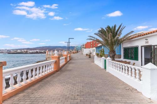 Home2book Bright House Facing The Ocean Taliarte