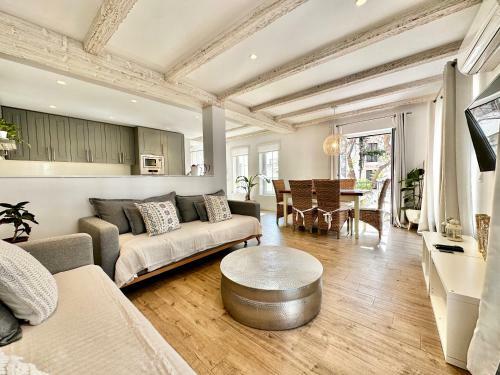 Apartamento Old Town Modern Flat, 4 Minutes From Beach - Eaw Homes