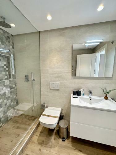 Apartamento Old Town Modern Flat, 4 Minutes From Beach - Eaw Homes