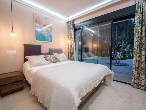 Villa Modern Dream Mansion In Tropical Nueva Andaluc�a ?