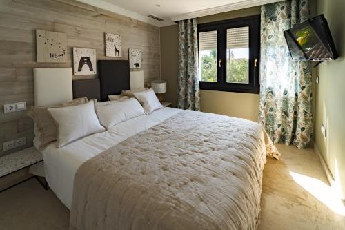 Villa Modern Dream Mansion In Tropical Nueva Andaluc�a ?
