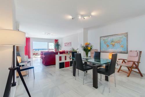 Superb Large Apartment On The Beach