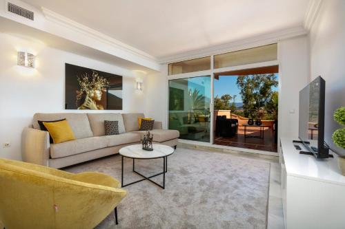 Stunning 2 Bedroom Apartment Magna Marbella Rdr259
