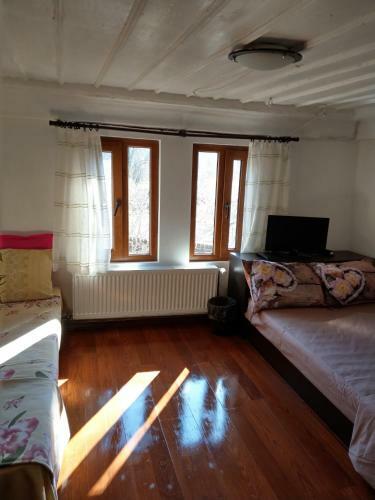Hostal Vitanova Guest House