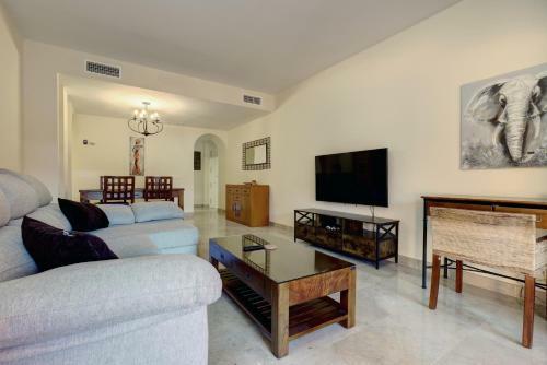 Superb 2-bed Apartment In Duquesa