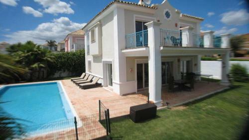Detached Villa With Private Heated Infinity Pool Close To Port And Beach