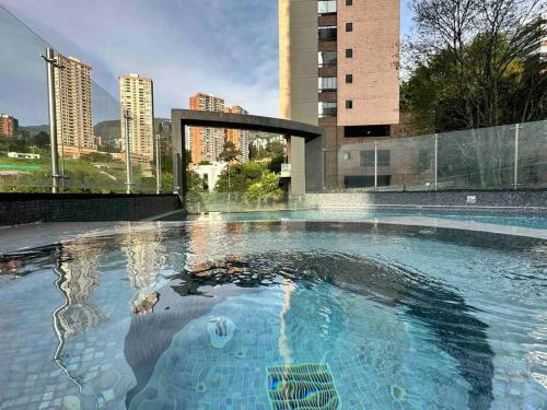 Apartamento 202 Family Haven In El Poblado: Spacious & Charming
