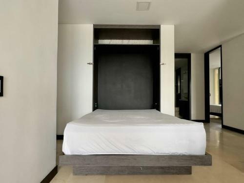 Apartamento 202 Family Haven In El Poblado: Spacious & Charming