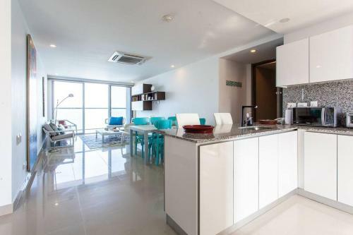 Spectacular 2 Bedroom Apt - 14th Floor Morros City