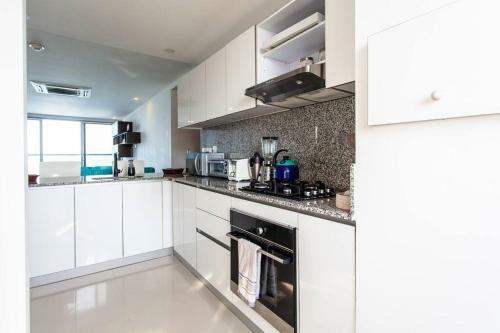 Spectacular 2 Bedroom Apt - 14th Floor Morros City